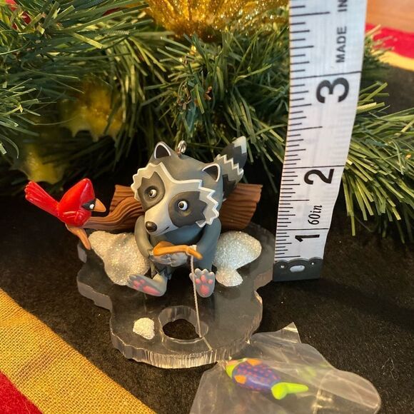 Hallmark Keepsake Ornament The Fishing Hole 2000 - Picture 10 of 10